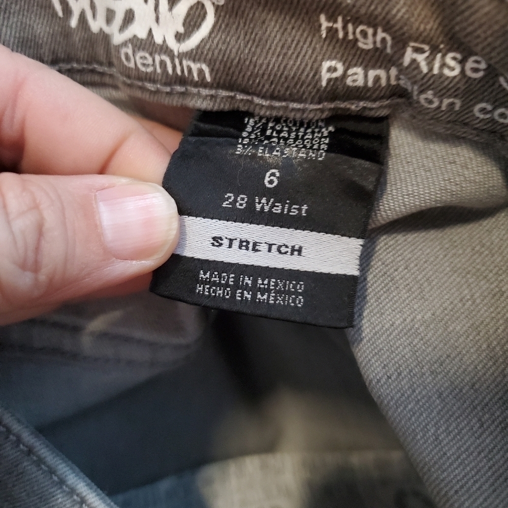 High Rise Button Fly Cut Off Shorts - Picture 8 of 8